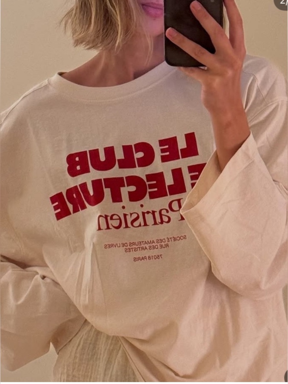 Cream Sweatshirt with Red 'Le Club de Lecture Parisien' Graphic - like new, XS-M